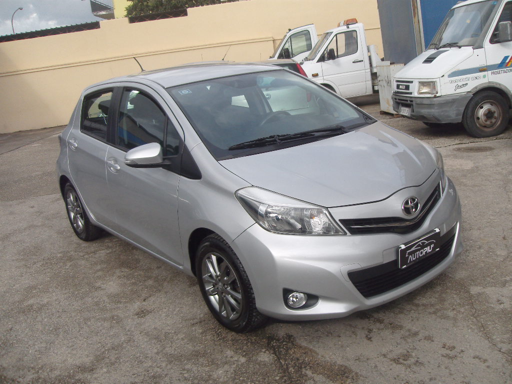 TOYOTA YARIS 1.0 BENZINA LOUNGE
